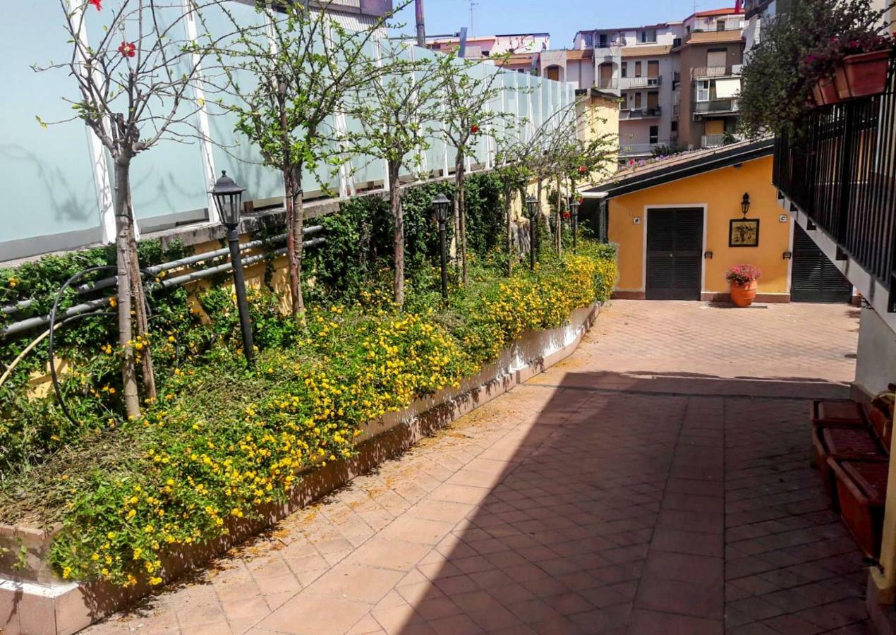 Hotel Casale Aeroporto di Catania Fontana Rossa Esterno foto